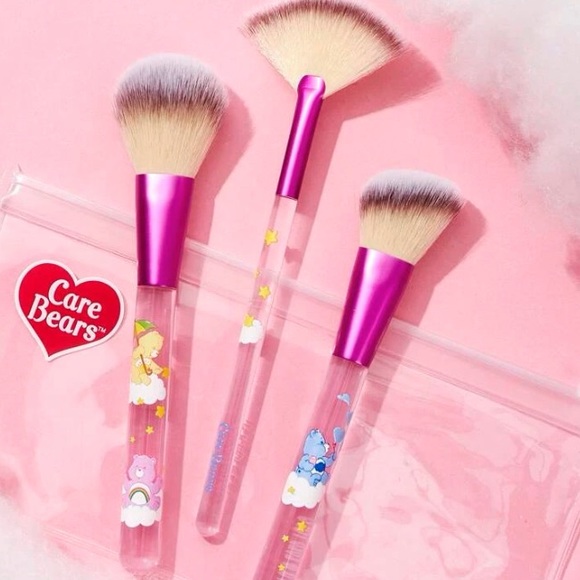 Care Bears Heart & Star Pattern Cosmetic Storage Box and 3 Piece Brush Set - Picture 11 of 13